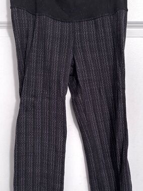 Lululemon Gray Zigzag print crop leggings with slit design at the hem